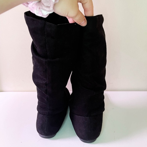 Adorable Black Suede Feel Boots - Picture 3 of 4